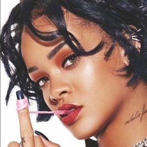 Meet your Posher, Monique